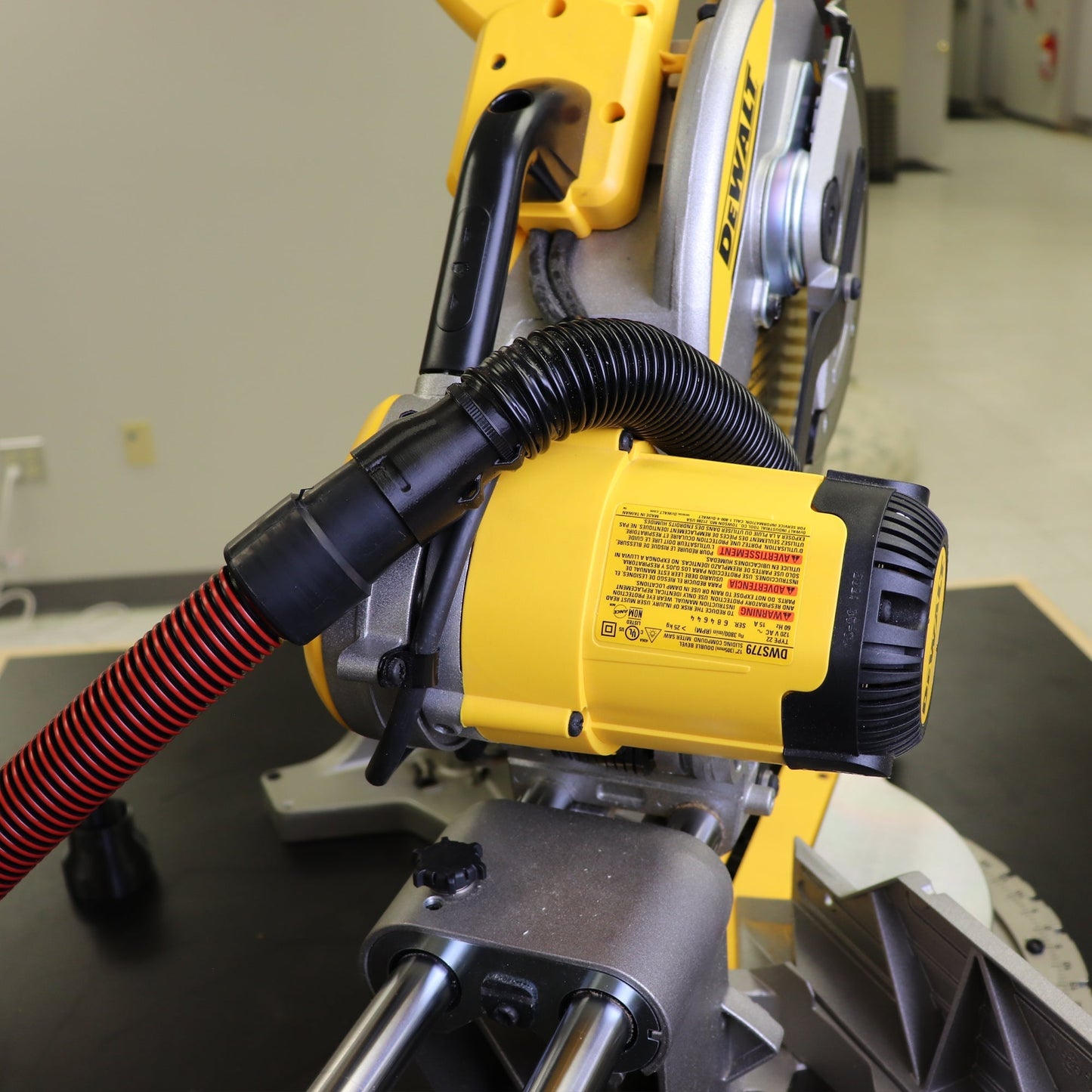 DeWalt DW718 Sliding Miter Saw Dust Collection