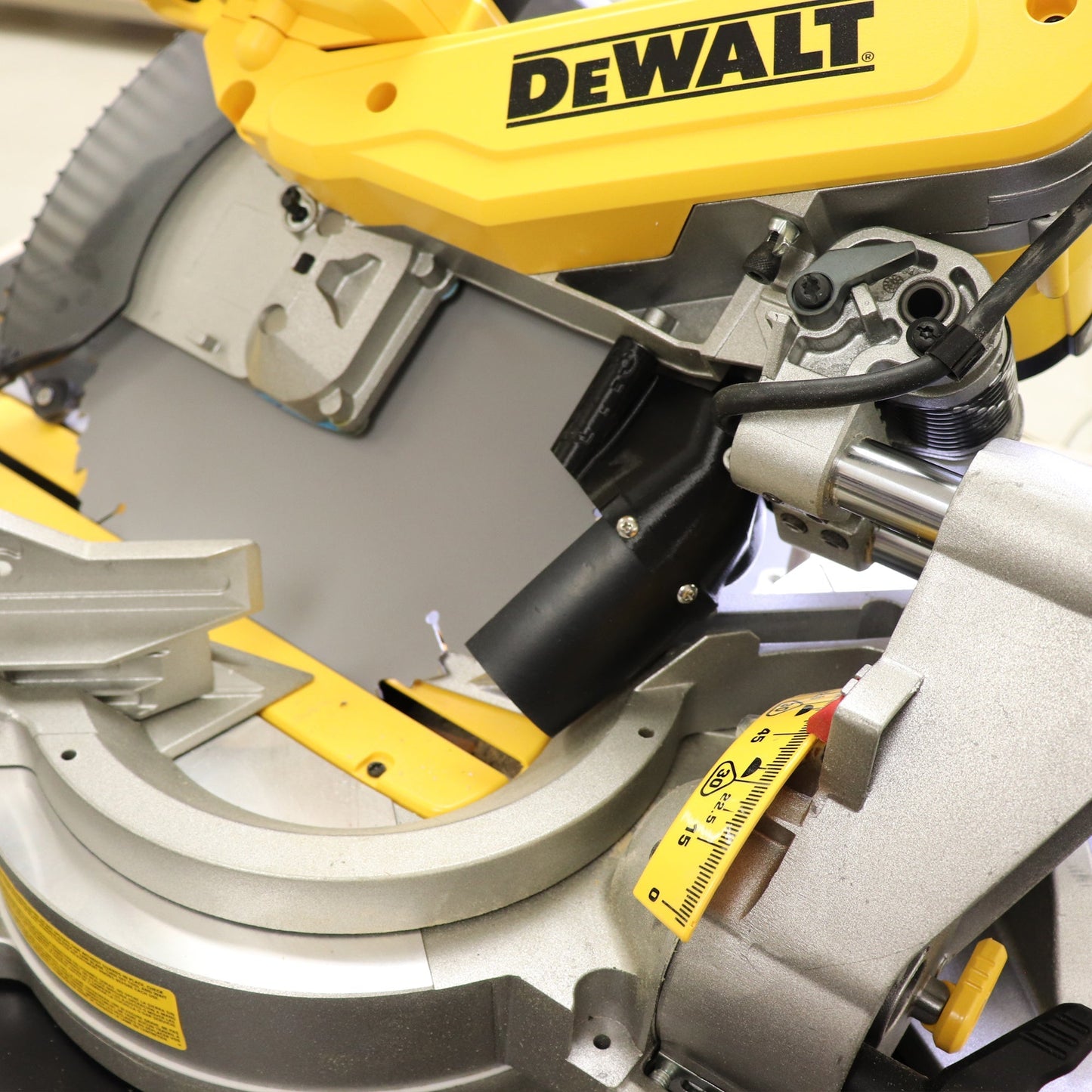 DeWalt DW718 Sliding Miter Saw Dust Collection
